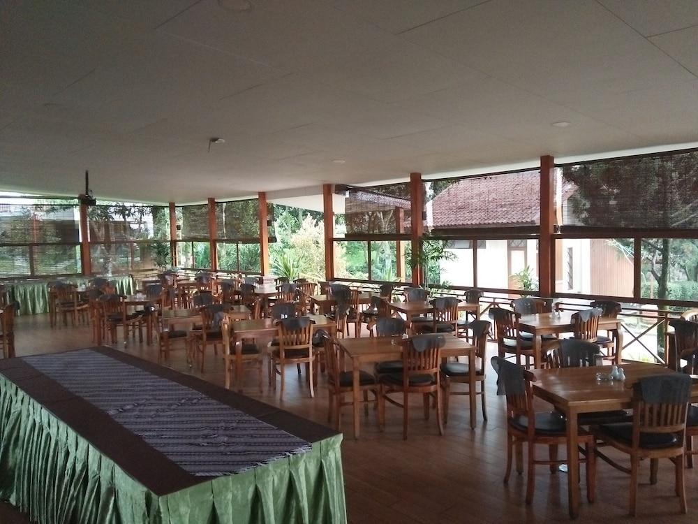 Ahadiat Hotel & Bungalow Bandung Exterior foto