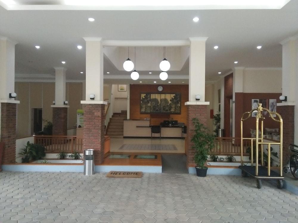 Ahadiat Hotel & Bungalow Bandung Exterior foto