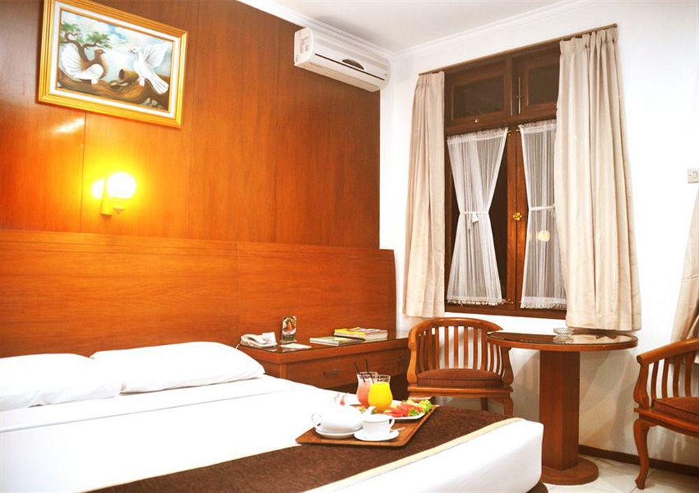 Ahadiat Hotel & Bungalow Bandung Exterior foto
