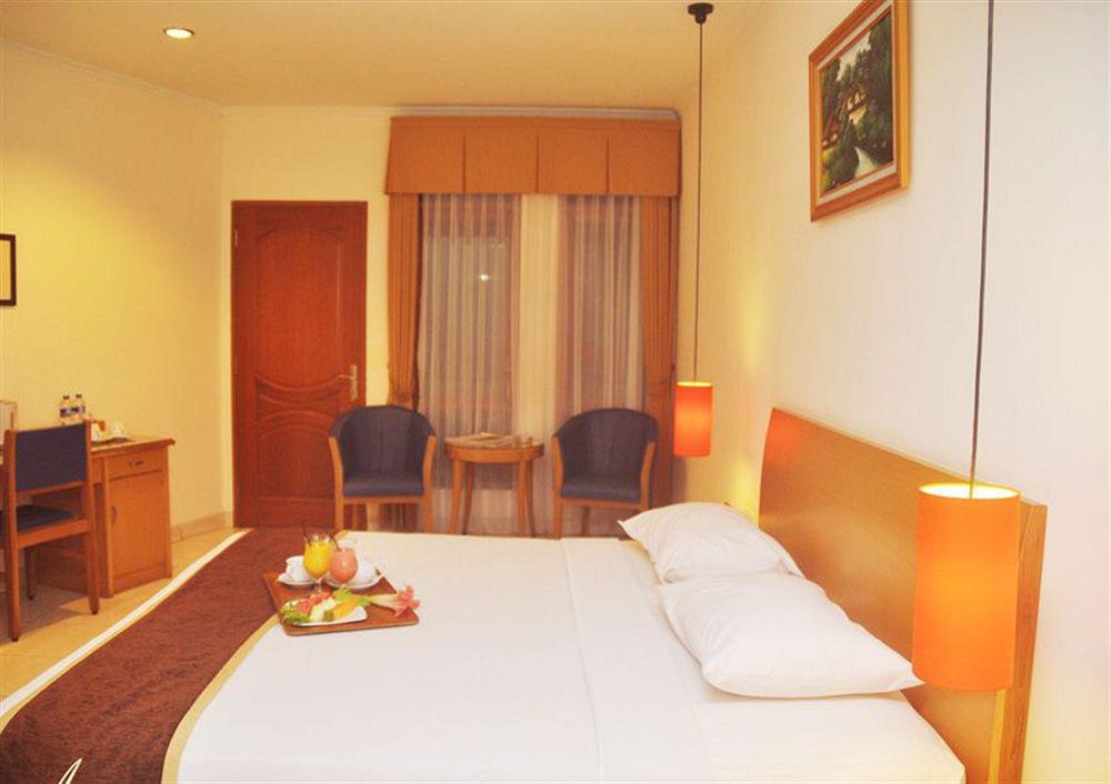 Ahadiat Hotel & Bungalow Bandung Exterior foto