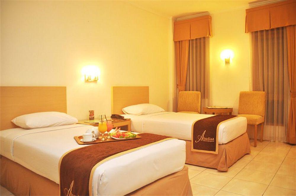 Ahadiat Hotel & Bungalow Bandung Exterior foto