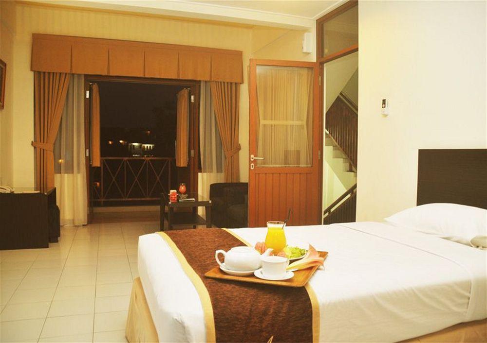 Ahadiat Hotel & Bungalow Bandung Exterior foto