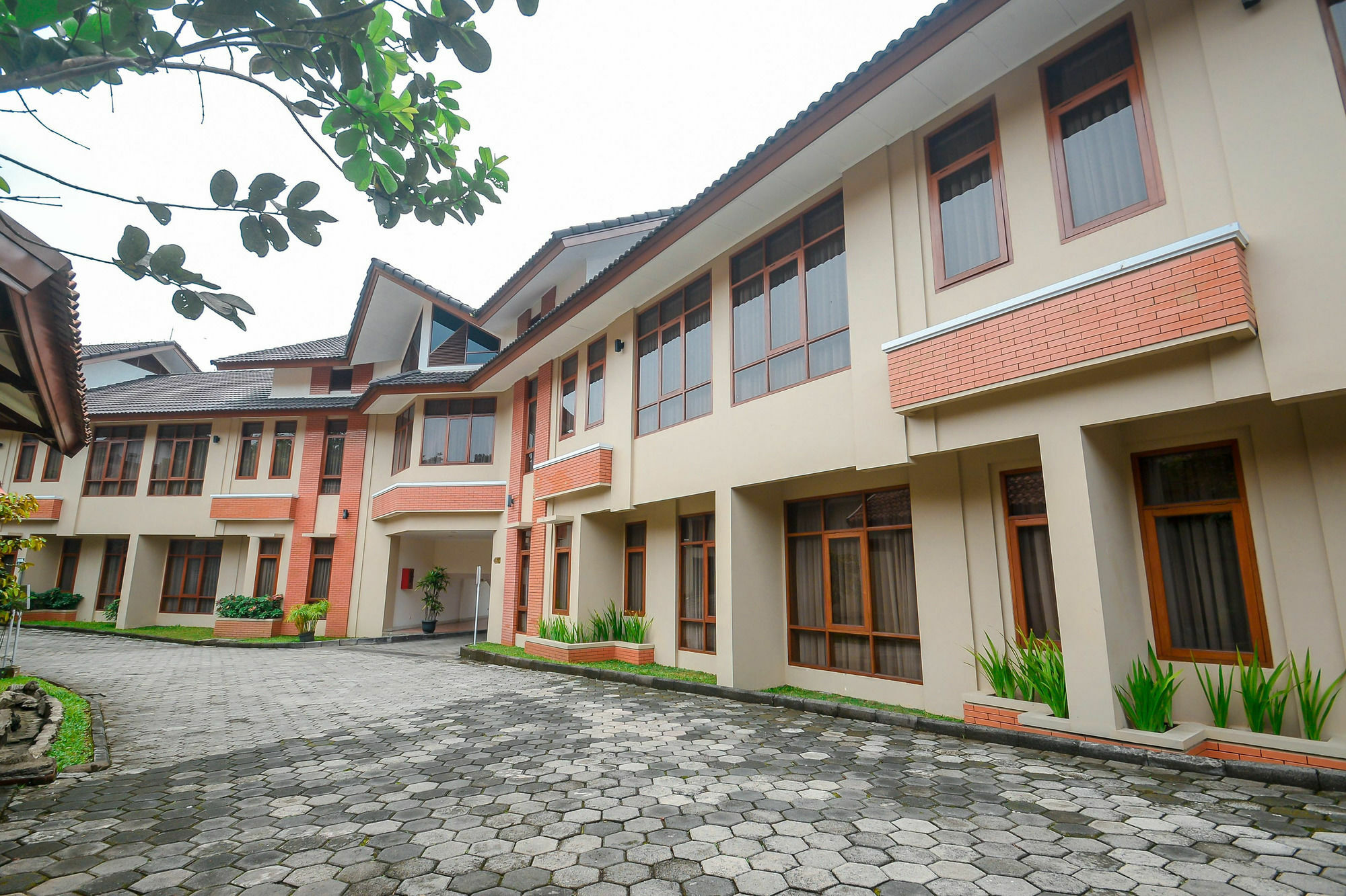 Ahadiat Hotel & Bungalow Bandung Exterior foto