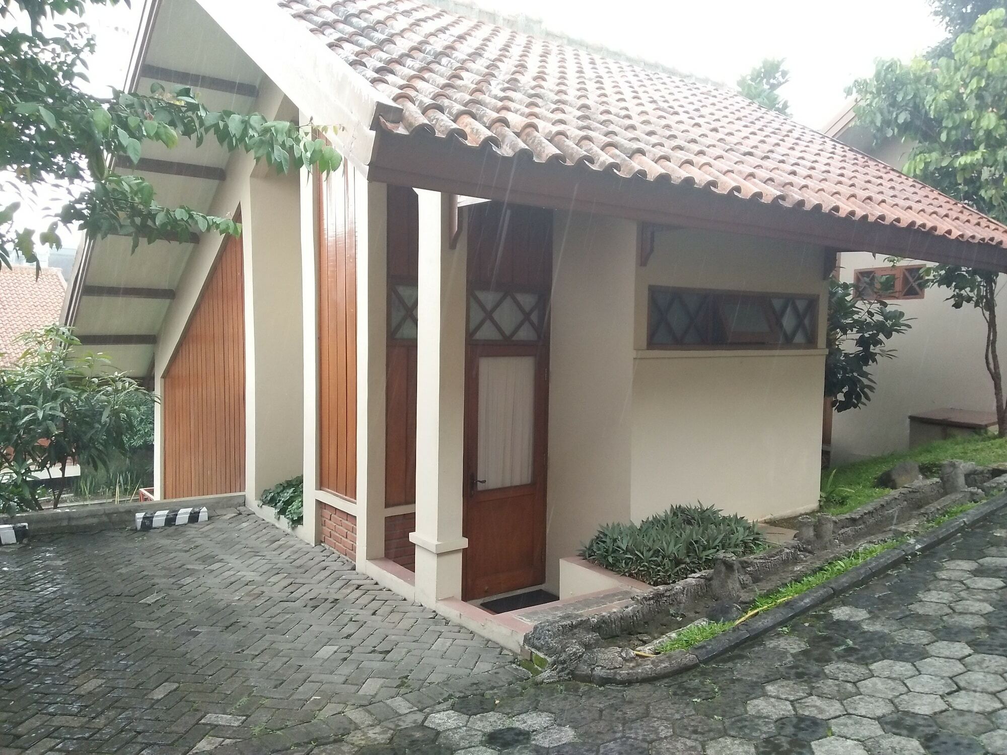 Ahadiat Hotel & Bungalow Bandung Exterior foto